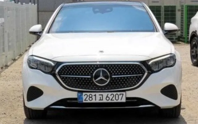 수원중고차매매사이트 E-클래스 W214 E200 매물 사진 13 - 2025/11 5,212km
